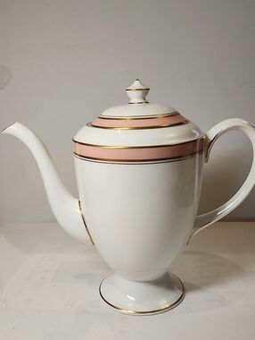 Royal Worcester White Fine Bone China Coffee teaPot- Howard